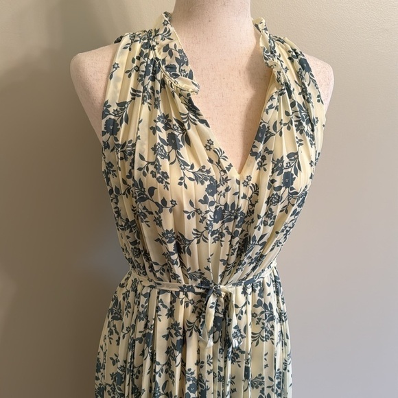 LOFT Light Yellow and Blue Floral Pleated Dress in XS/S - Picture 3 of 11